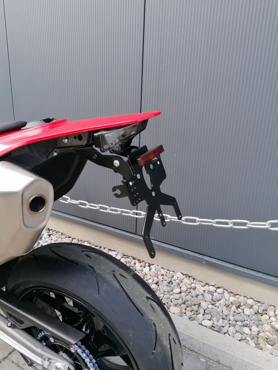 GroFaTec Kennzeichenhalter Für GasGas SM 700 2022-2024 - Kurzer Heckträger Mit LED-Rücklicht, Made In Germany